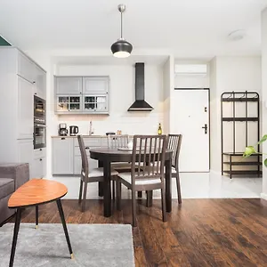 Of The Kings - Leaf Apartment